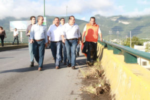 El mantenimiento de avenidas del Bulevar Emilio Portes Gil a la altura de la joroba son supervisados por Oscar Almaraz.