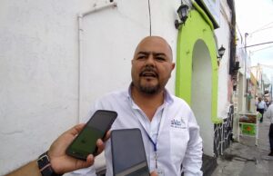 Denuncian 19 a Xico por caer en baches; piden pago de daños