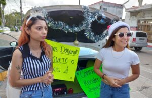 Jóvenes realizan colecta de juguetes y dulces para donarse a niños