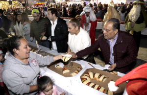 Llegan los Reyes Magos a Escobedo, disfrutan familias de mega rosca