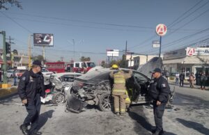 Se incendian vehículos en accidente en Escobedo