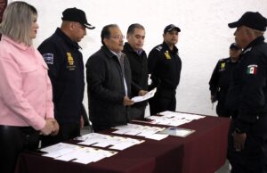 Rinde Escobedo homenaje a policías destacados; anuncian incremento salarial