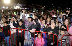 Disfrutan noche romántica en Escobedo