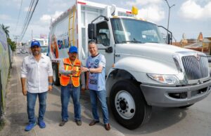 Entrega Chucho Nader Dos Nuevos Camiones Recolectores de Basura