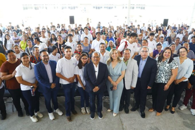 "Becarios de la Transformación" a más de 6 mil jóvenes