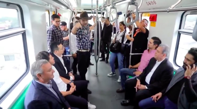 Reclama a samuel retraso en arranque de nuevos bagones del metro Entre reclamos, arrancan nuevos vagones del Metro Monterrey