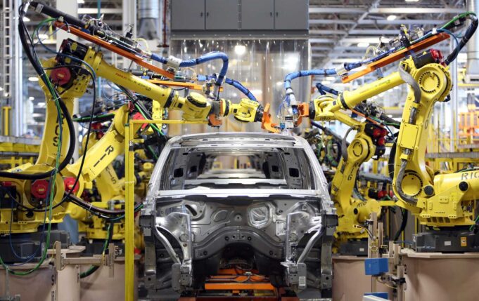 Arancel de EUA a autos entran en vigor esta noche
