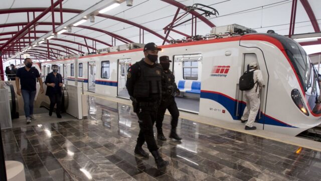 Refuerzan vigilancia en estaciones tras pinchazo en el Metro Refuerzan vigilancia en estaciones tras pinchazo en el Metro